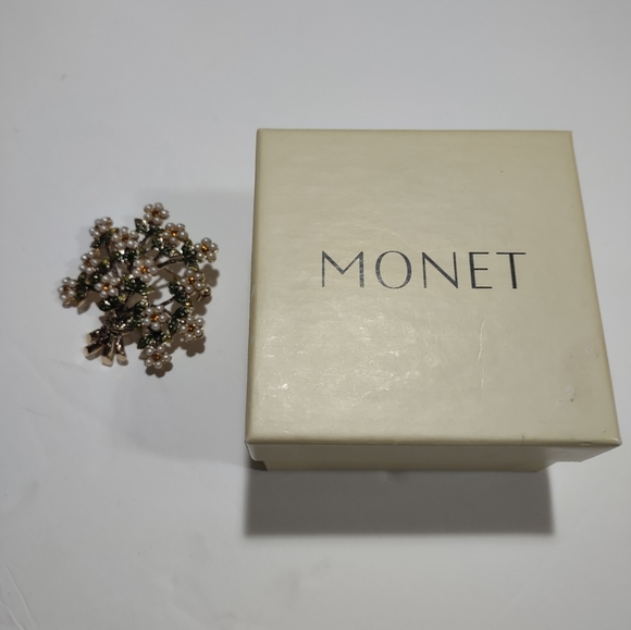 Vintage Monet Flower Pin/Brooch Enamel Bouquet Faux Pearl, Gold & Gems Like New - Picture 6 of 10